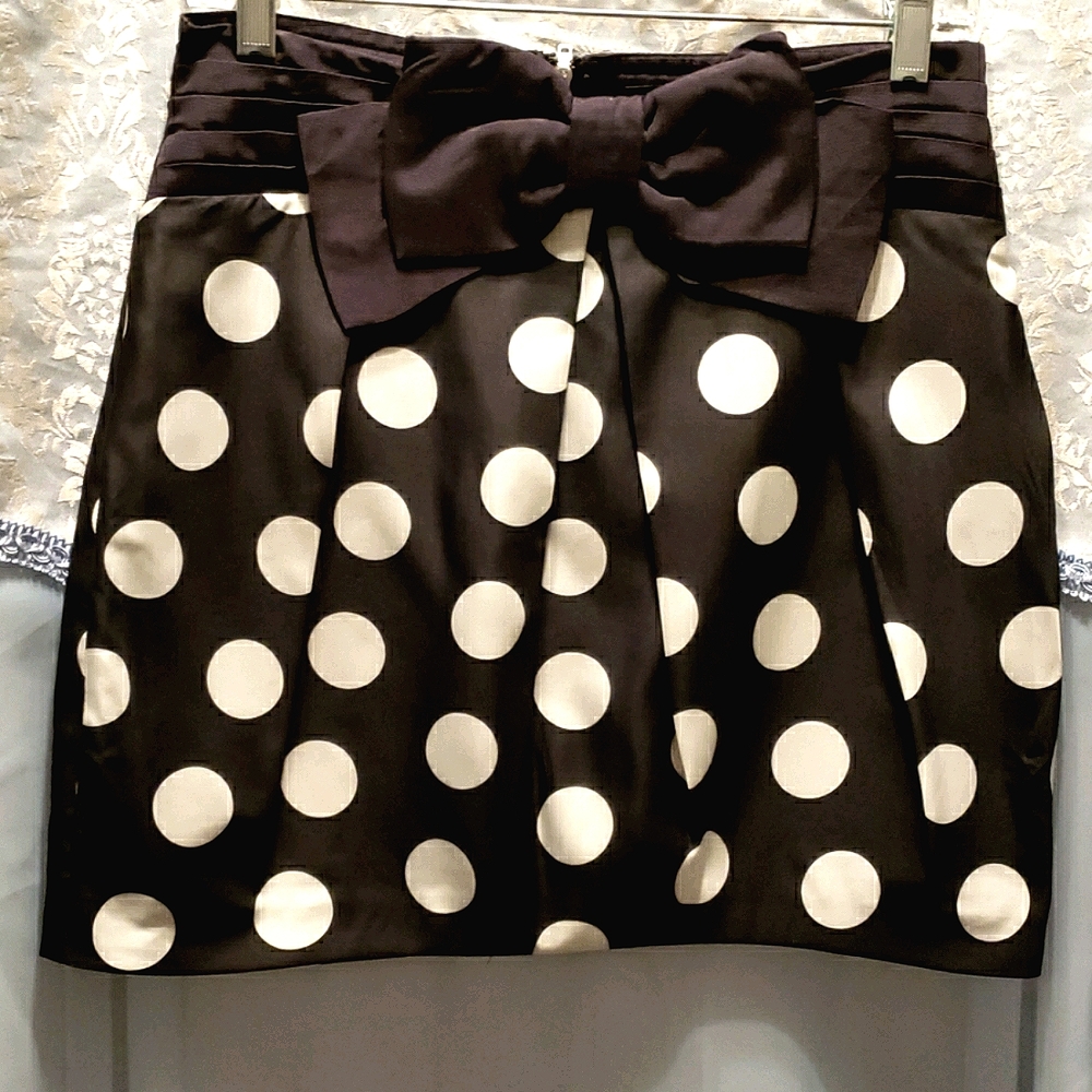 FOREVER TWENTY ONE POLKA DOT MINI SKIRT W/BOW SZ M